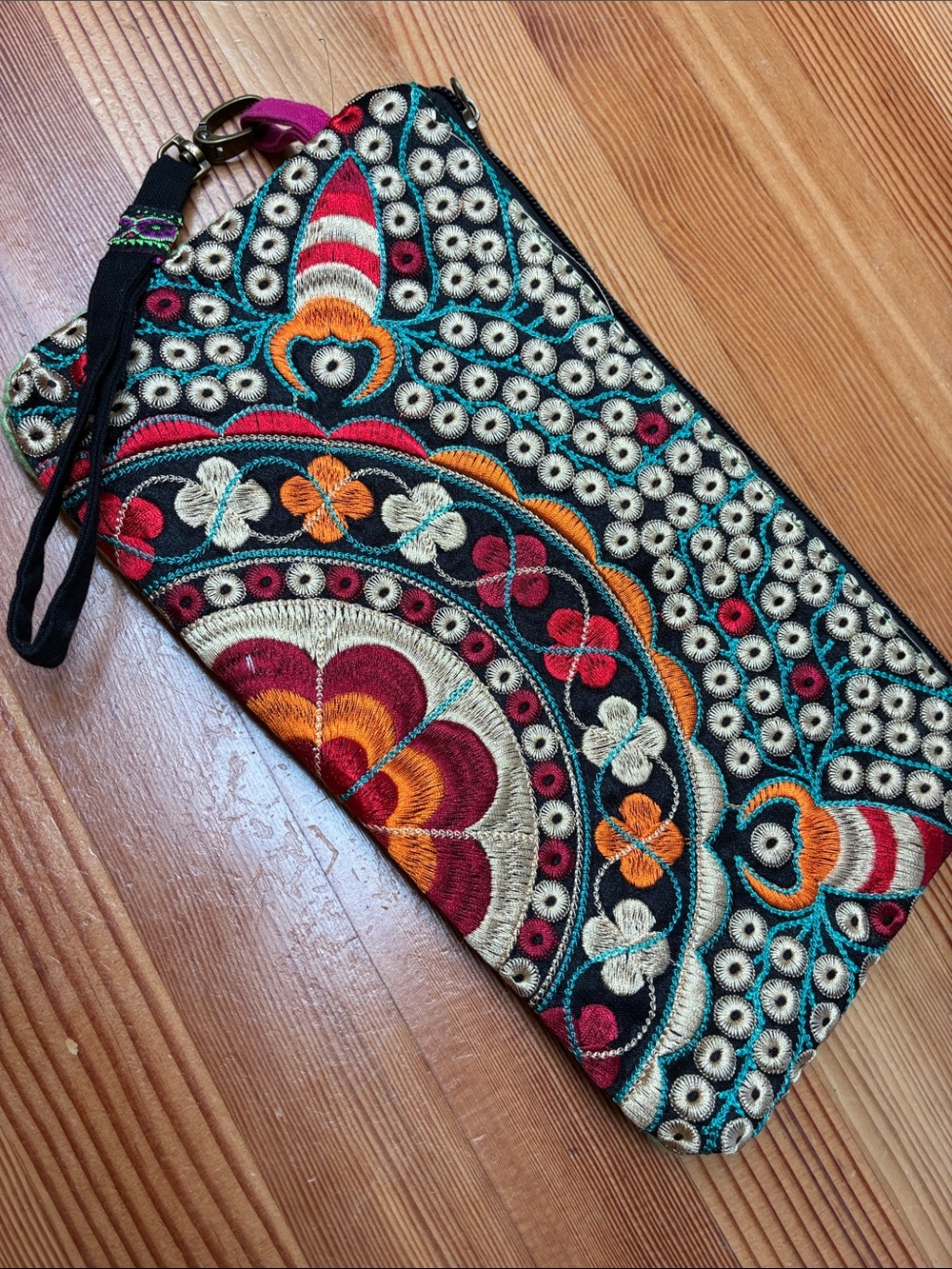 Like new clutch purse bag with detailed embroidery and extra zip pockets